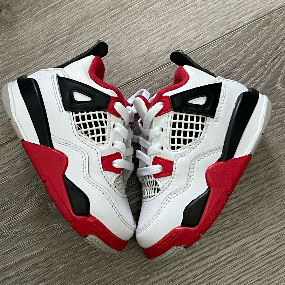 Jordan 4 Fire Red size 5C